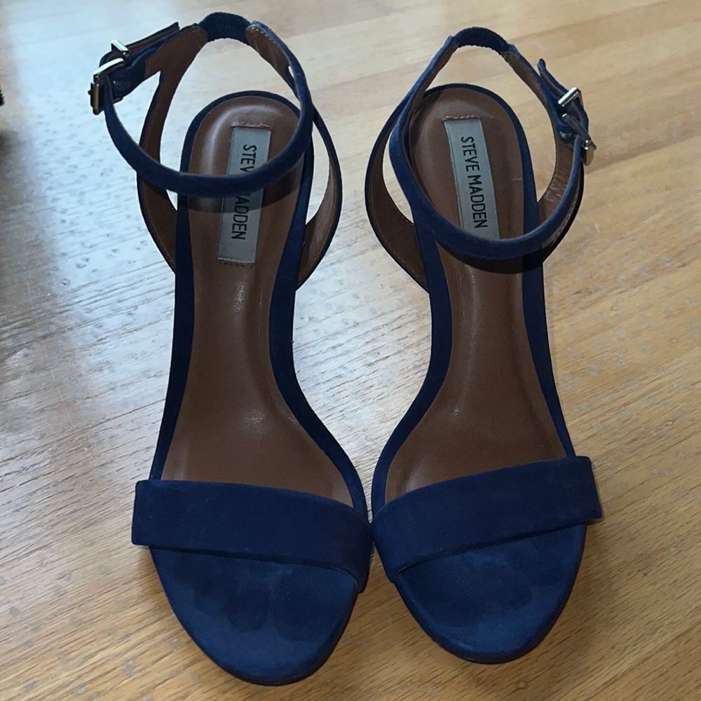 Steve Madden blue suede heels. Size 7.5. In excellent condition.
